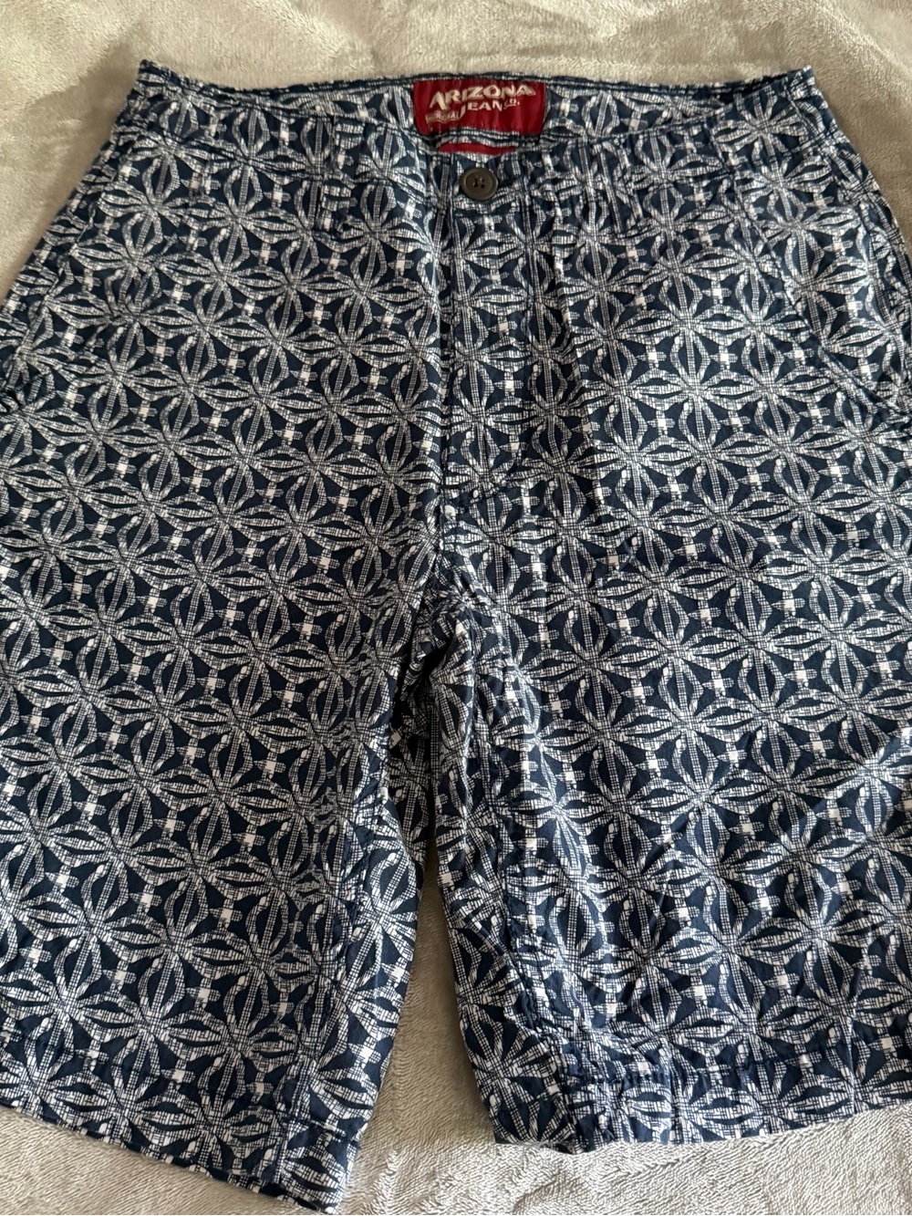 (B)Like New Arizona Jean Company Blue & White Patterned Men's Flat Front Shorts